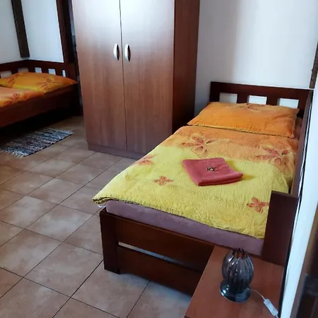 Vinny Sklep A U Vinohradu ゲストハウス Velké Bílovice